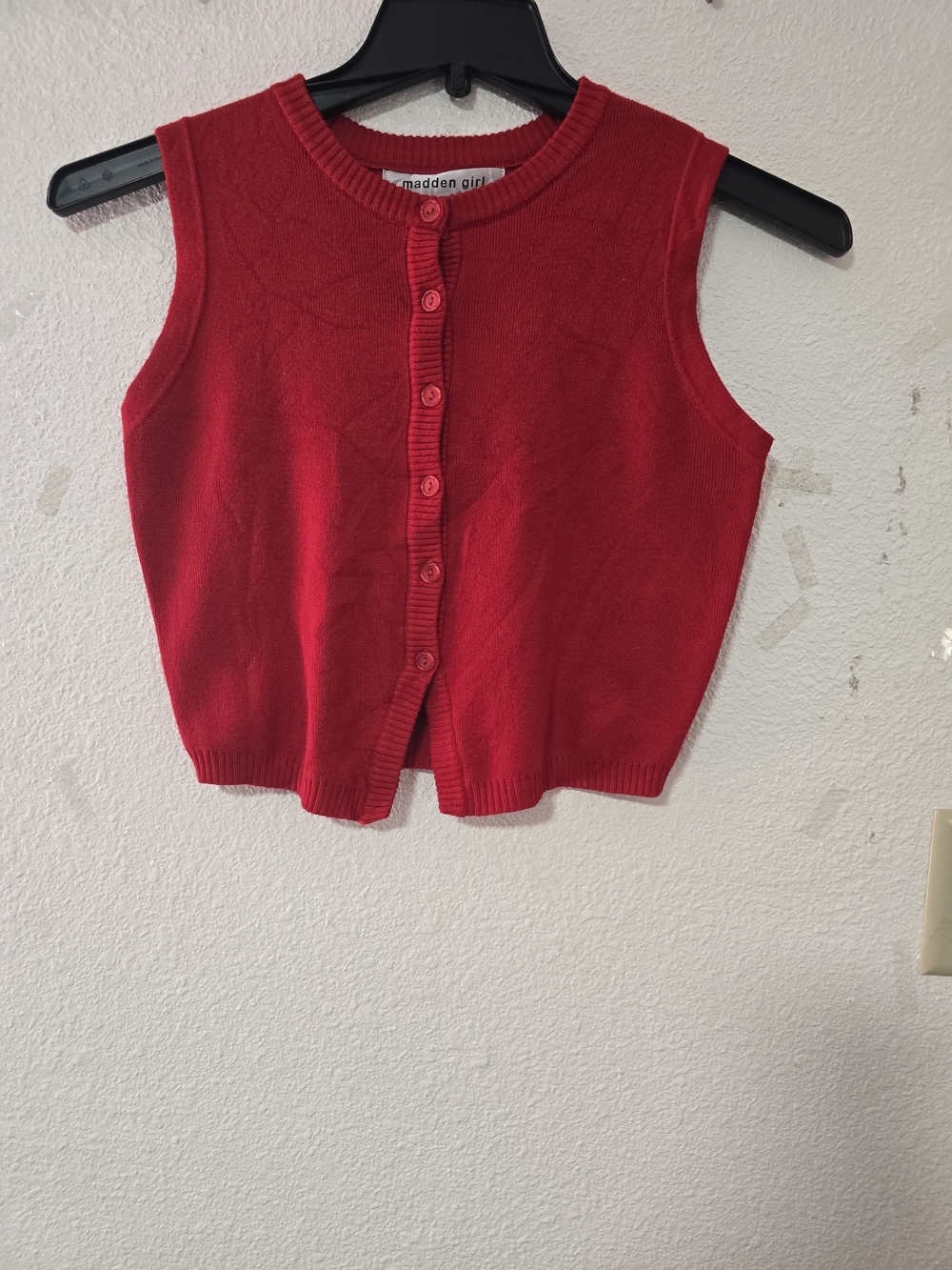 Madden Girl Red Button-Front Sleeveless Crop Knit Vest